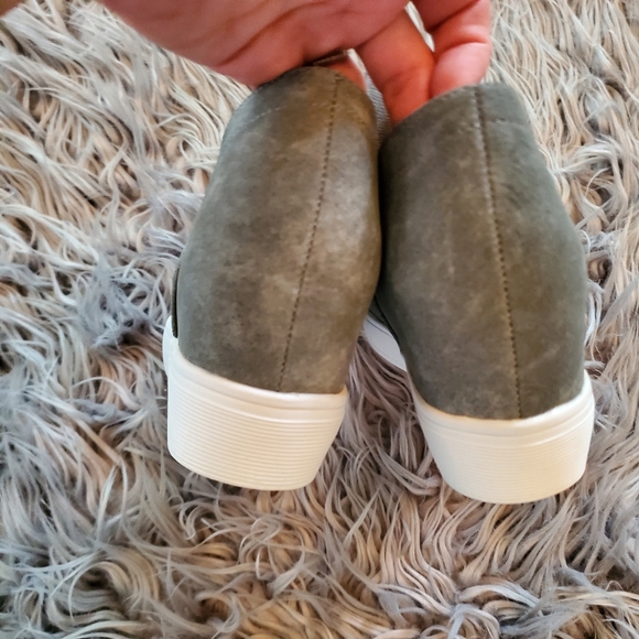 SOLD! NEW- NWT-Suede Wedge Sneakers 😍 - Picture 7 of 12